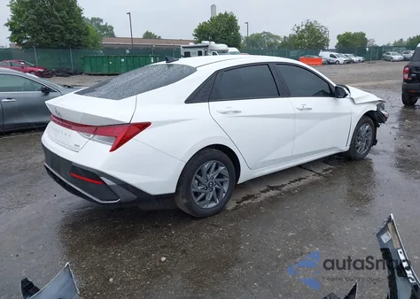 2024 Hyundai Elantra Blue z USA, uszkodzony, nr VIN KMHLM4DJ1RU113940